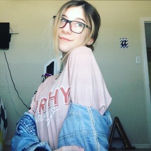 Meet your Posher, April